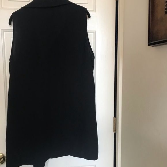 Elodie Sleeveless zippered Top - Picture 2 of 5